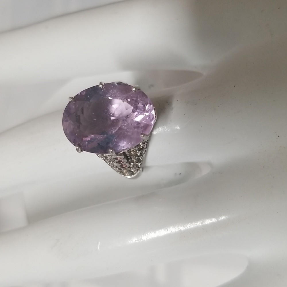 LAVENDER AMETHYST, Sz 7, Approx. 9.50 CTW 925 Sterling Silver. NO OFFERS EUC